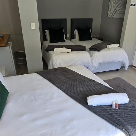 Lido Living Bed & Breakfast East London Bagian luar foto
