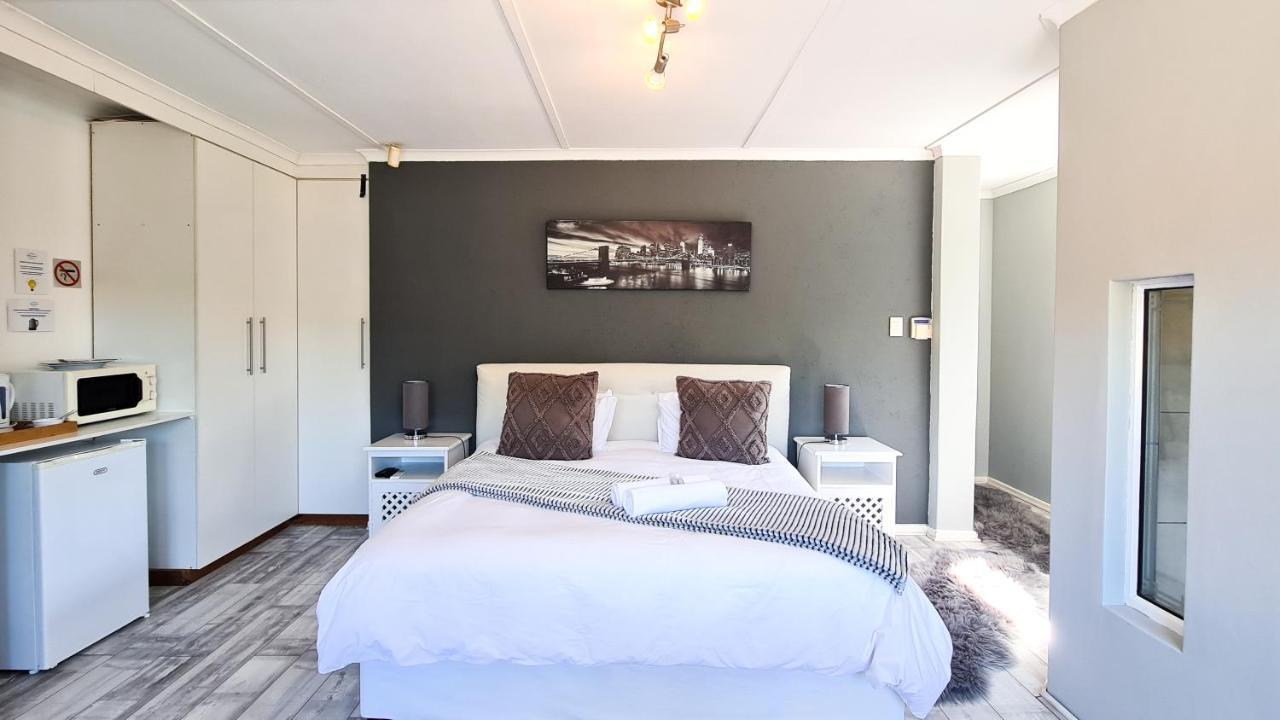 Lido Living Bed & Breakfast East London Bagian luar foto