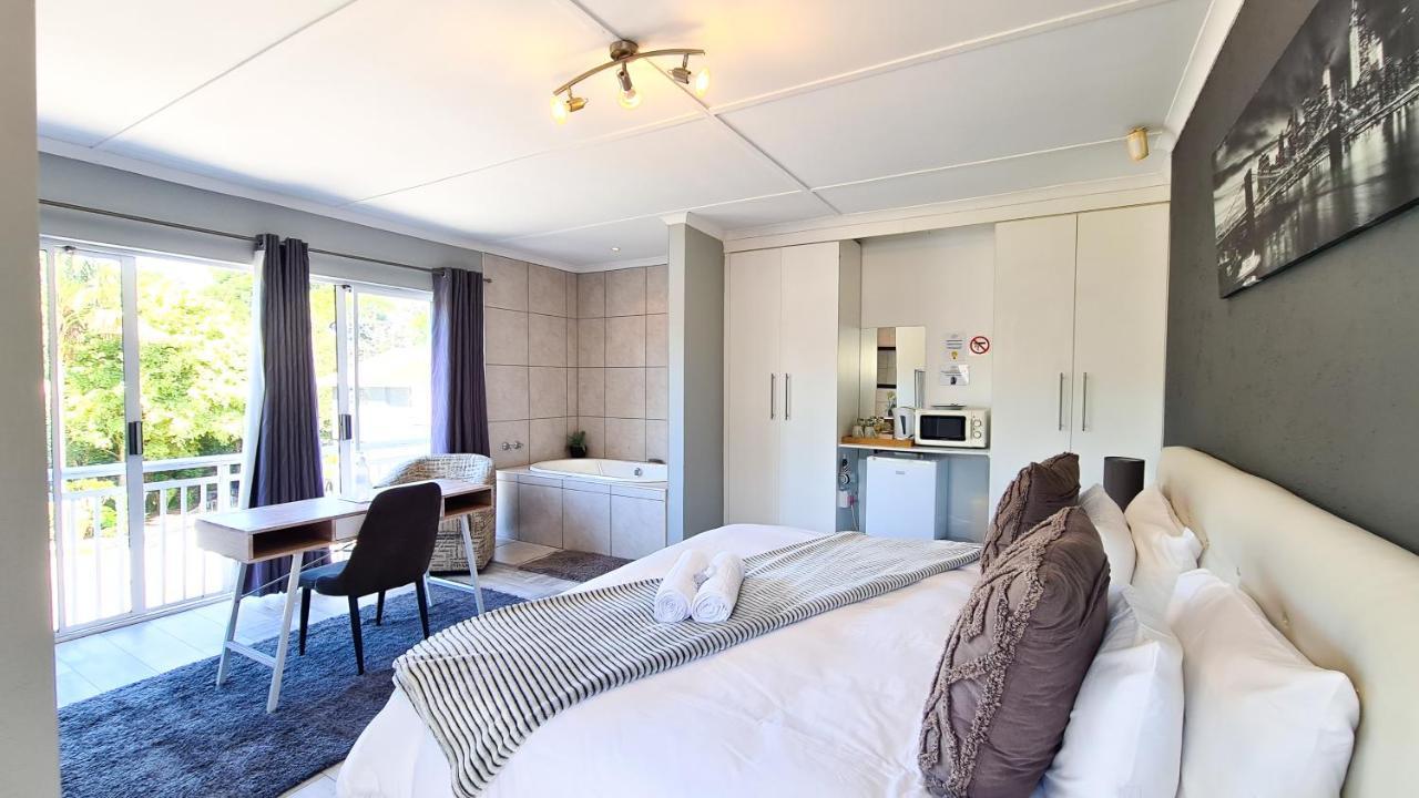 Lido Living Bed & Breakfast East London Bagian luar foto