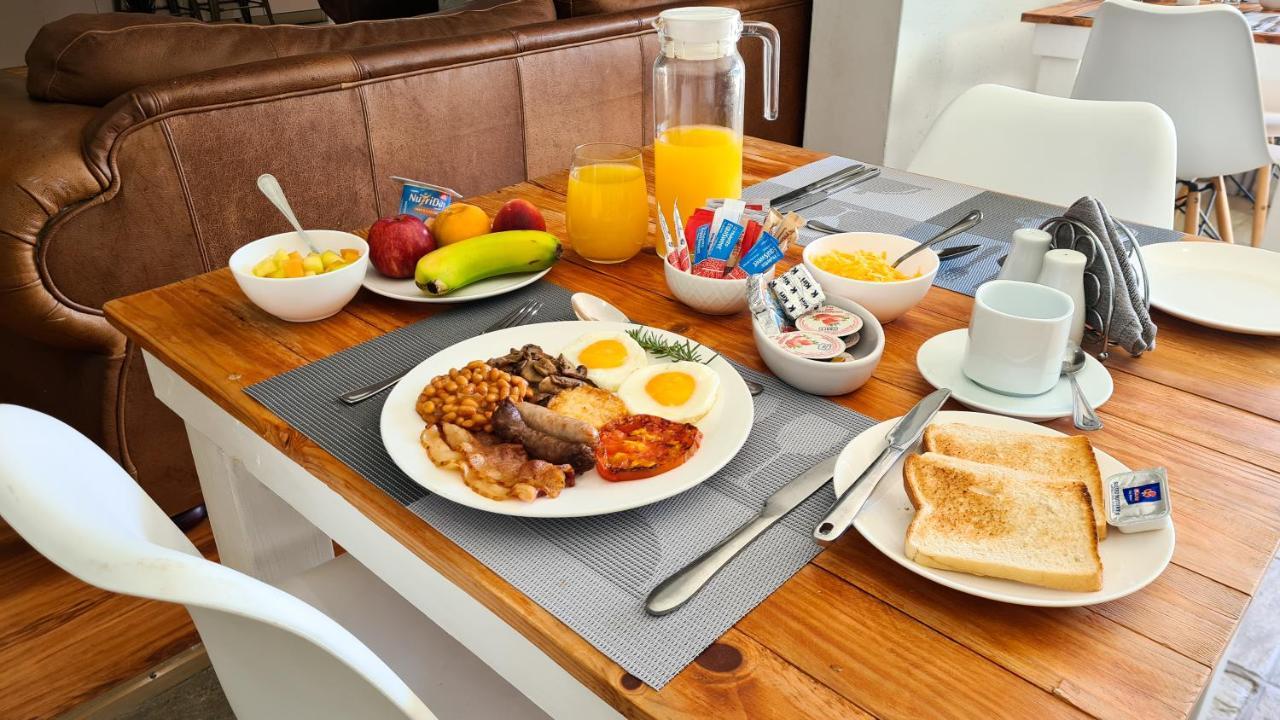 Lido Living Bed & Breakfast East London Bagian luar foto