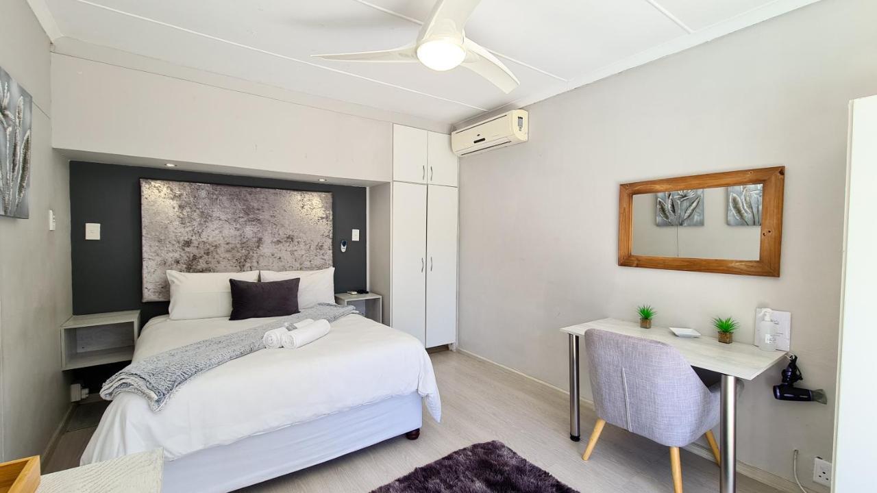 Lido Living Bed & Breakfast East London Bagian luar foto