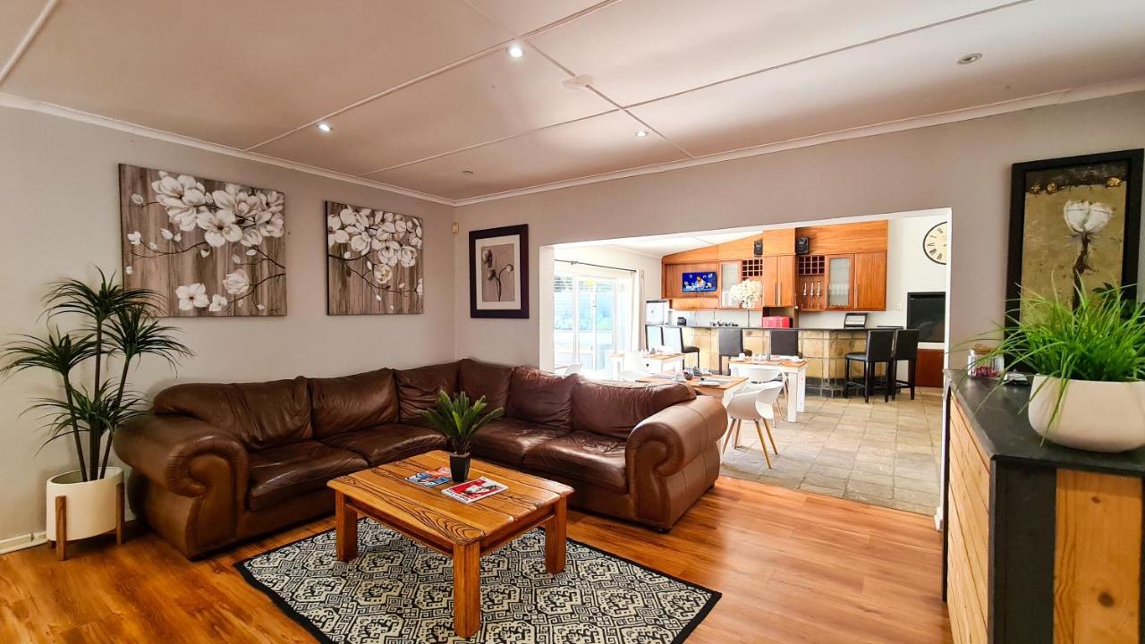 Lido Living Bed & Breakfast East London Bagian luar foto