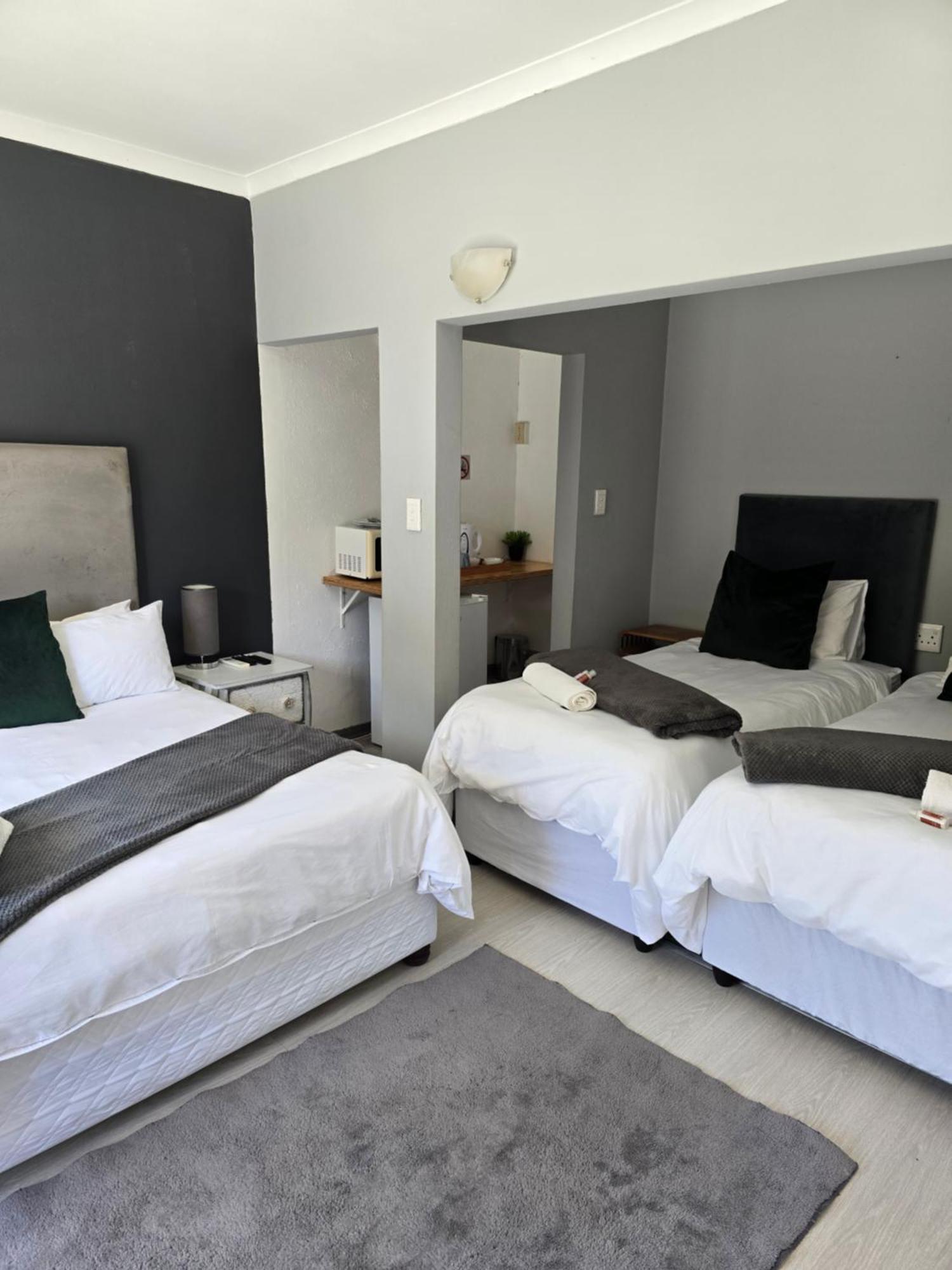 Lido Living Bed & Breakfast East London Bagian luar foto